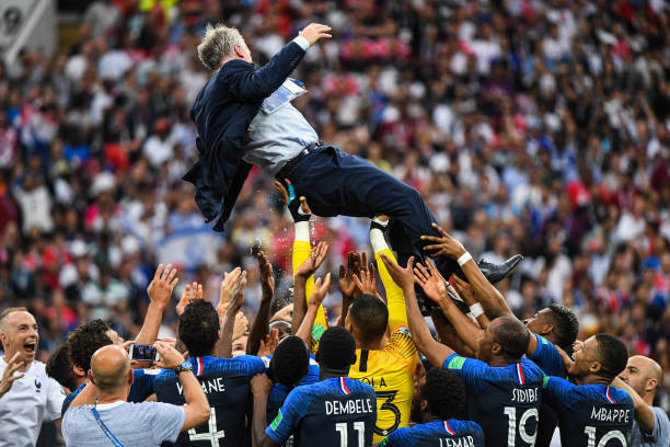 前所未有的 前所未有的